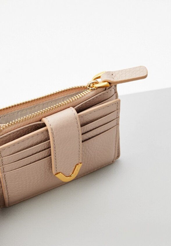 Кредитница Coccinelle