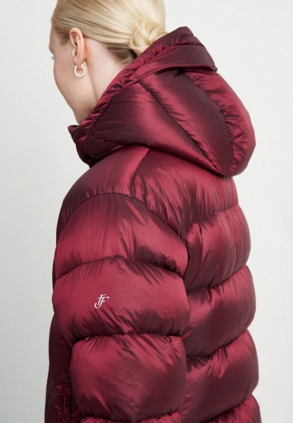 Пуховик Finn Flare