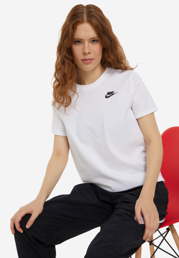 Футболка женская Nike Club Essentials, Белый