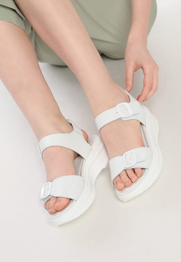 Босоножки Gut