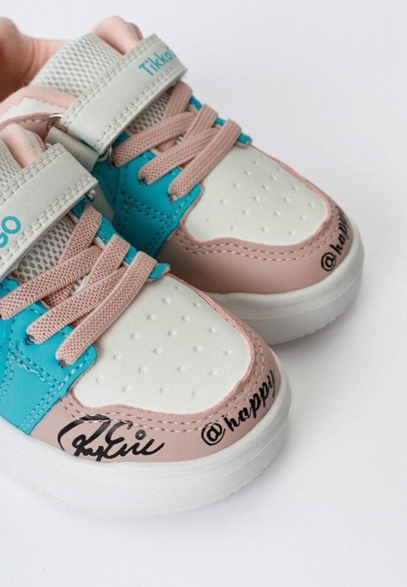 Кроссовки Tikkago