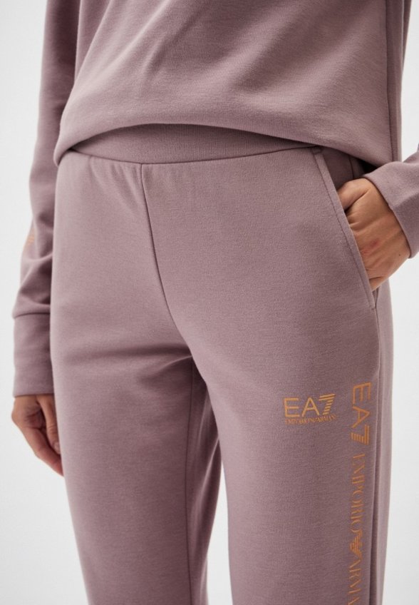 Костюм спортивный EA7