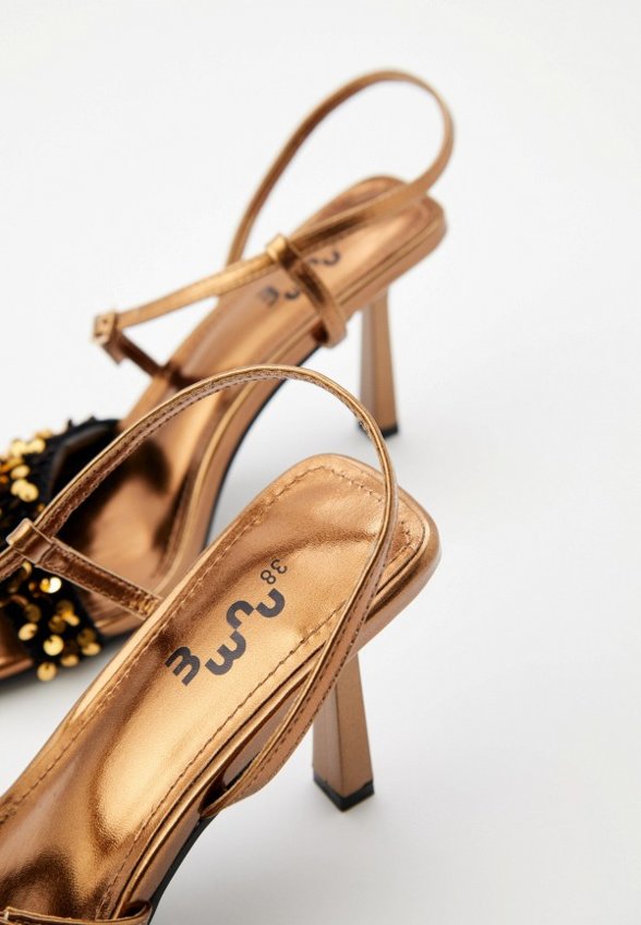 Босоножки Nume