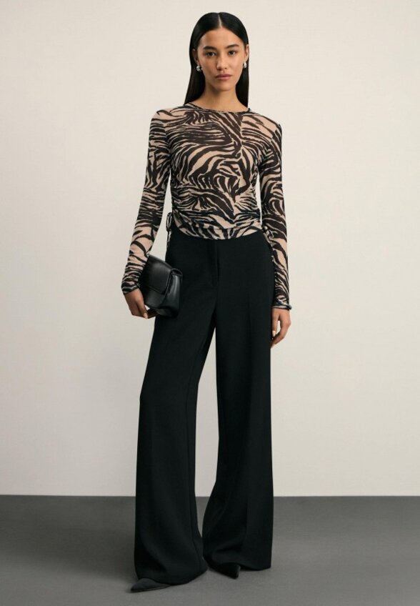 Лонгслив Zarina