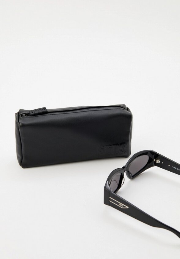 Очки солнцезащитные GCDS