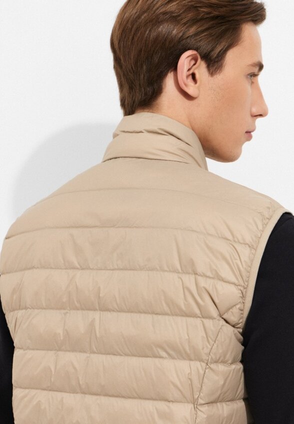 Жилет утепленный EA7