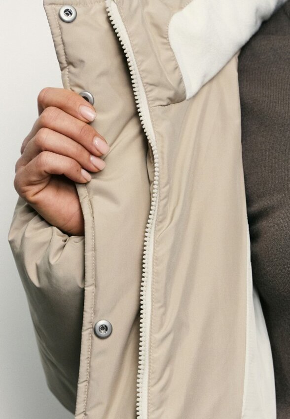 Пуховик Zarina