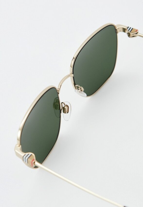 Очки солнцезащитные Burberry