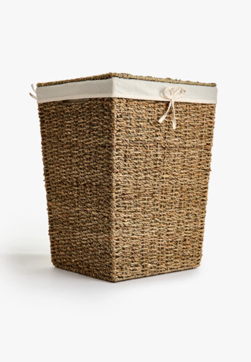 Плетеная корзина с крышкой