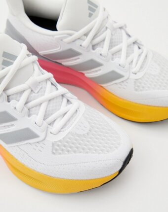 Кроссовки adidas женщинам