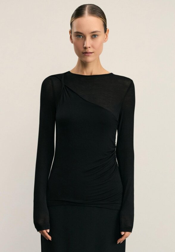 Лонгслив Zarina