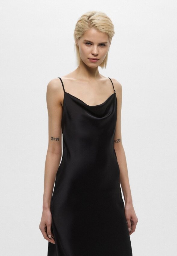 Платье и цепь Hugo