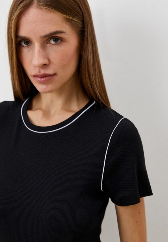 Футболка Colin's