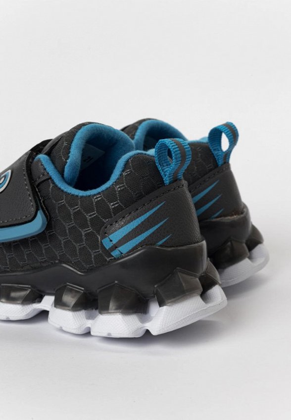 Кроссовки Tikkago