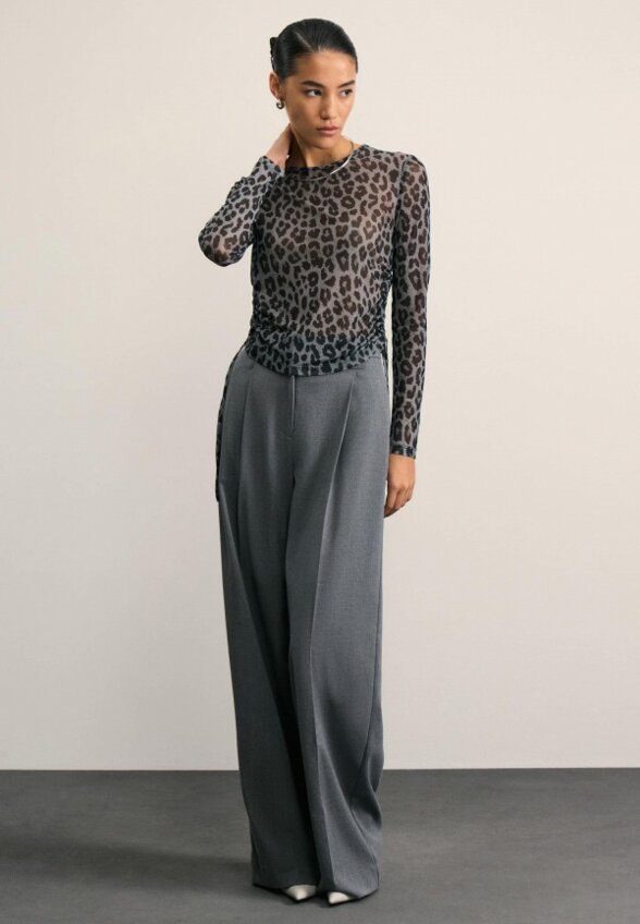 Лонгслив Zarina