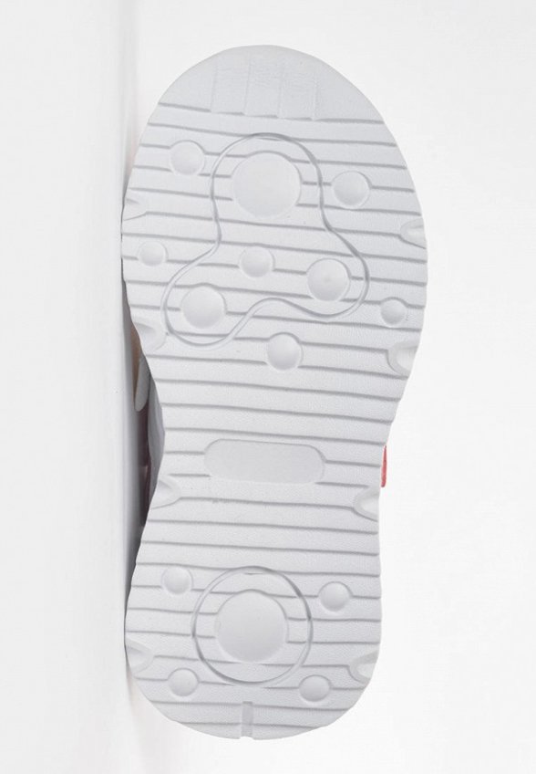 Кроссовки Tikkago