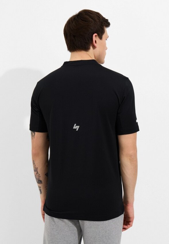 Футболка спортивная EA7