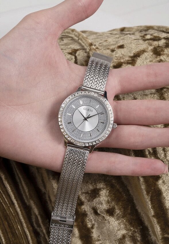 Часы Guess