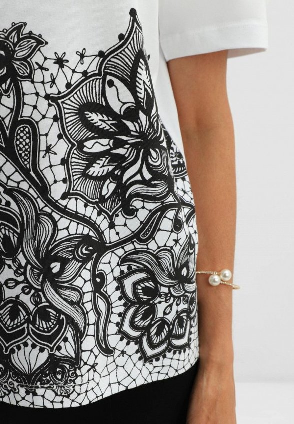 Футболка Lilly Bennet