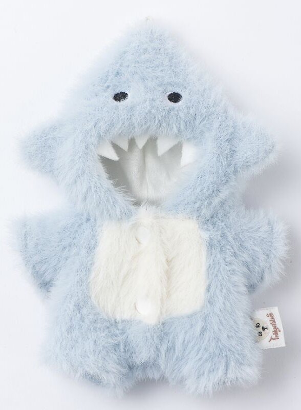 Медведь Lina TeddyTales, XS ,в костюмчике Акула, молочный, брелок, 15 см