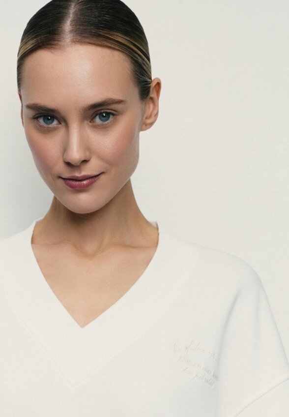 Свитшот Zarina