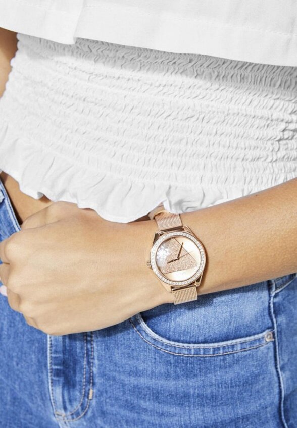 Часы Guess