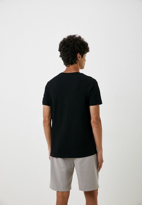 Футболка Colin's