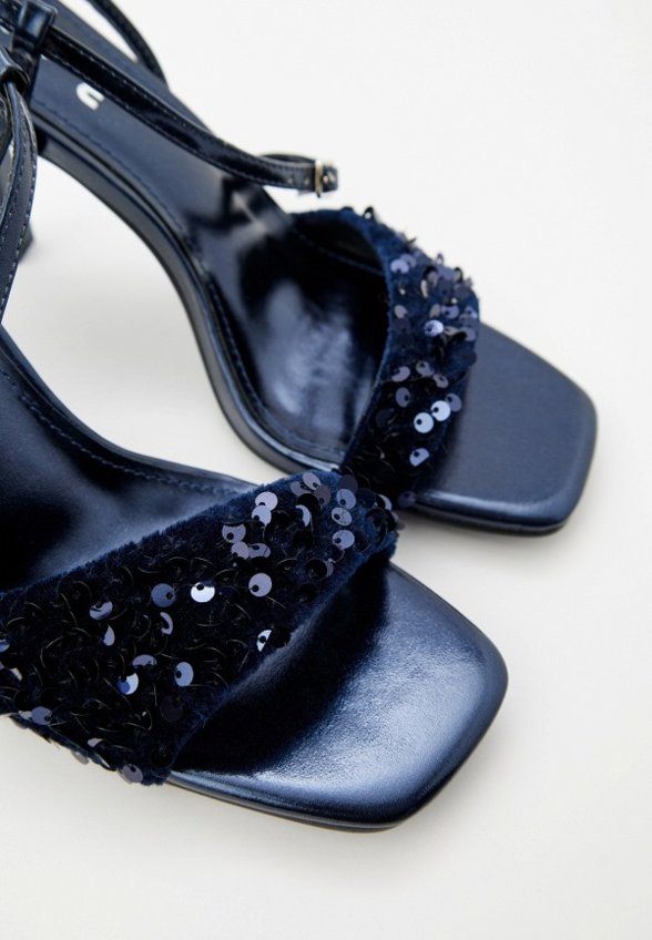 Босоножки Nume