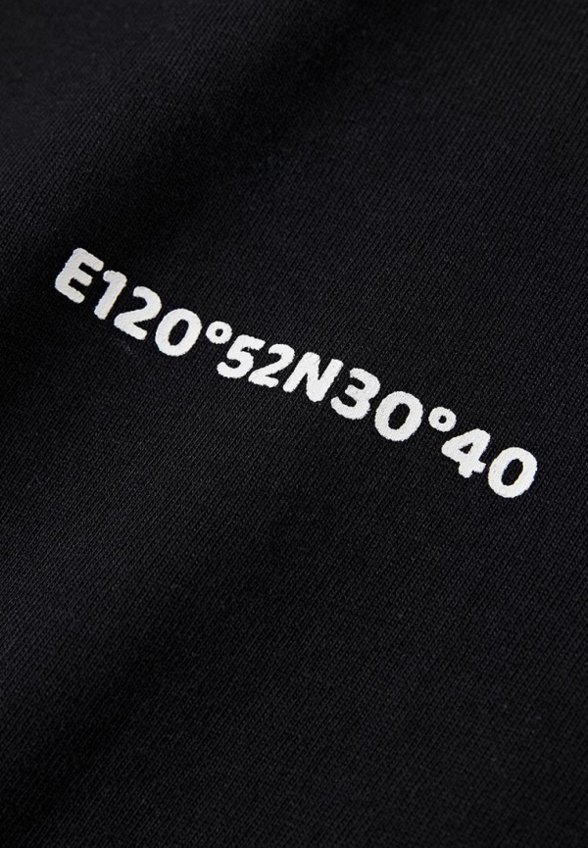 Лонгслив Nininono