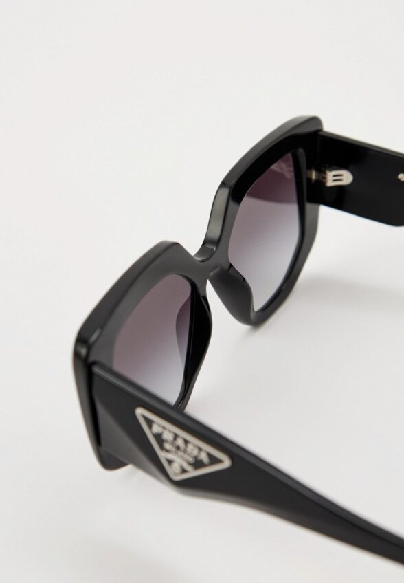 Очки солнцезащитные Prada