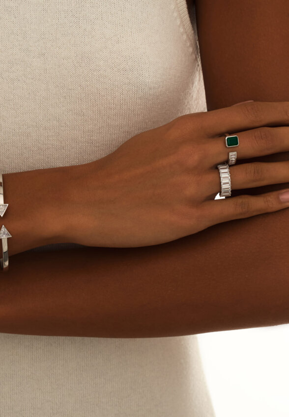 Серебряное кольцо ГАРМОНИЯ с зеленым агатом и фианитами MIE