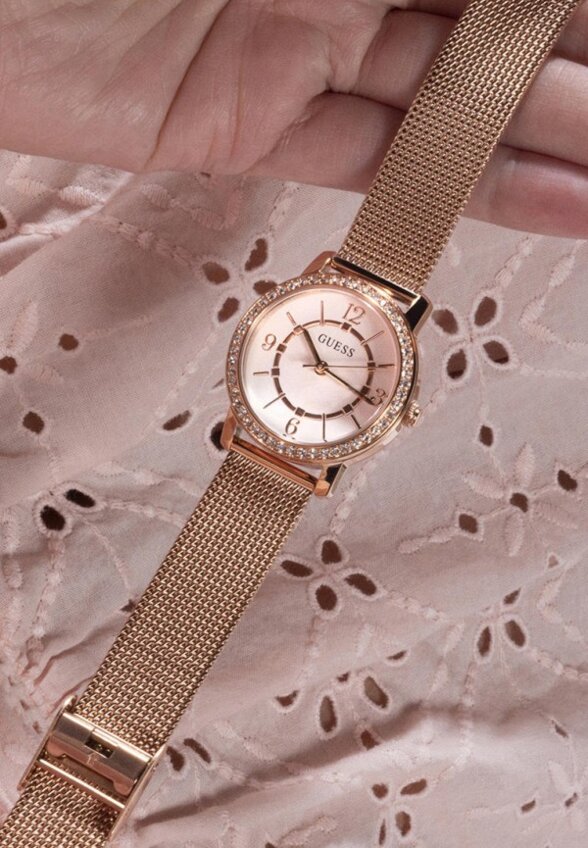 Часы Guess