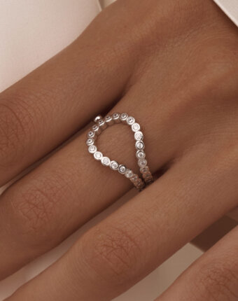 Серебряное кольцо с фианитами MIE женщинам