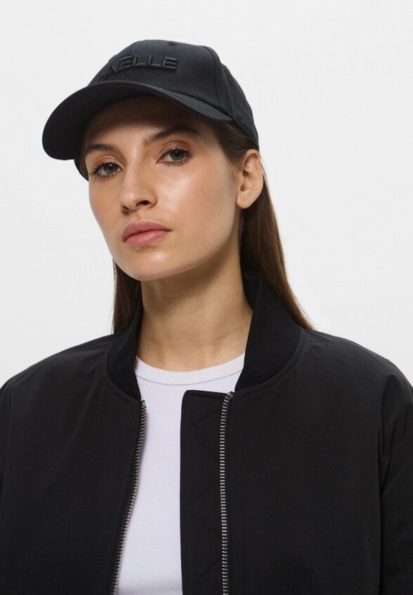 Бейсболка Gaelle Paris