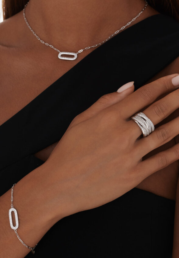 Серебряный браслет с крупными звеньями цепи и фианитами MIE