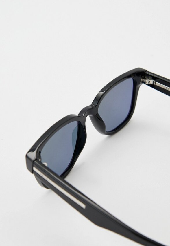 Очки солнцезащитные Prada