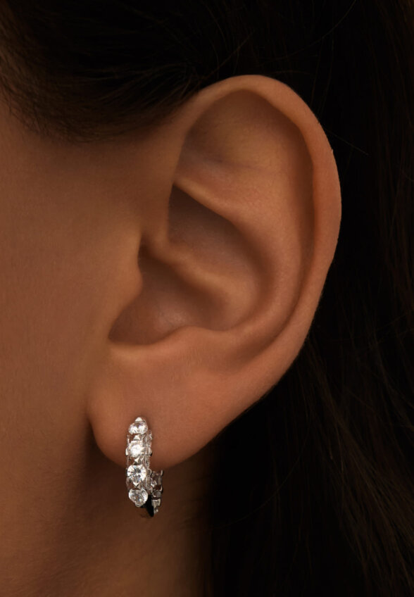 Серебряные серьги-кольца из фианитов в огранке Круг MIE