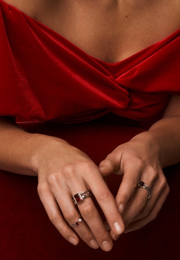 Крупное серебряное кольцо Бургунди MIE