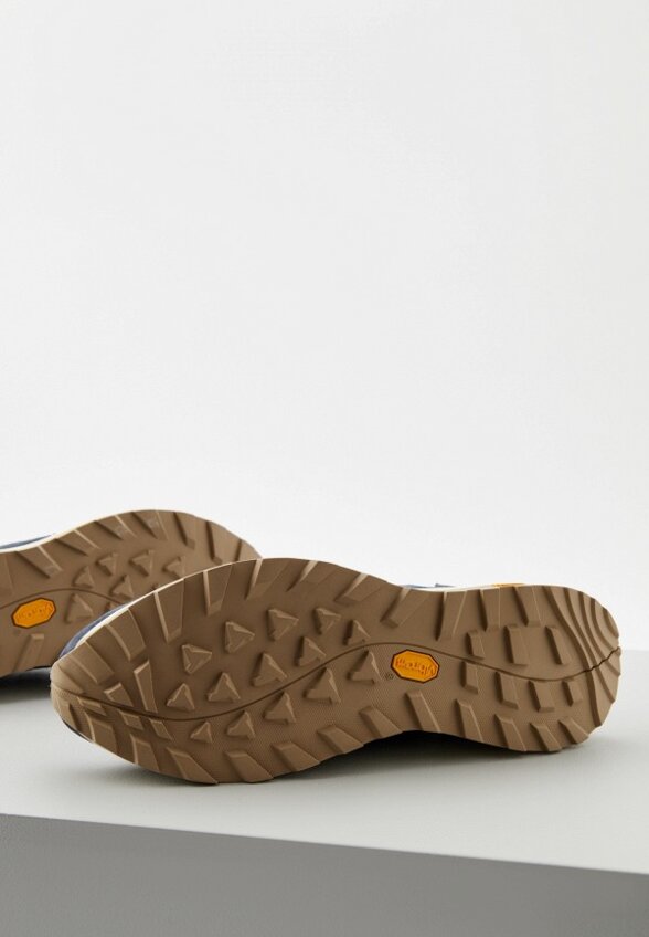 Кроссовки Moma