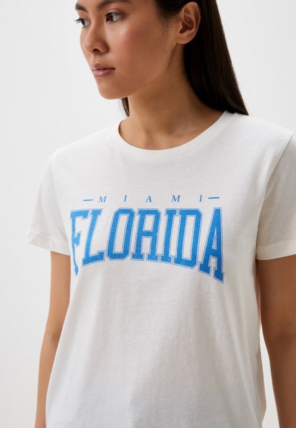 Футболка b.young