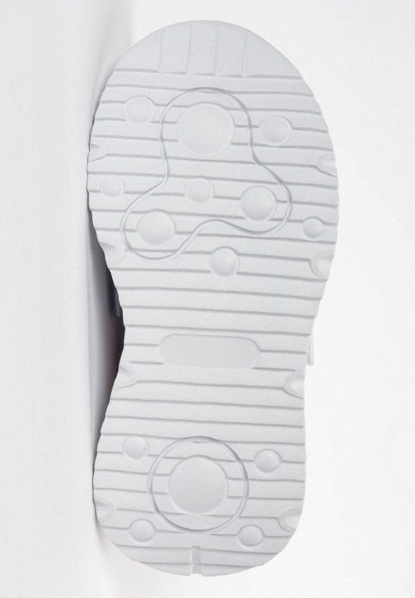 Кроссовки Tikkago