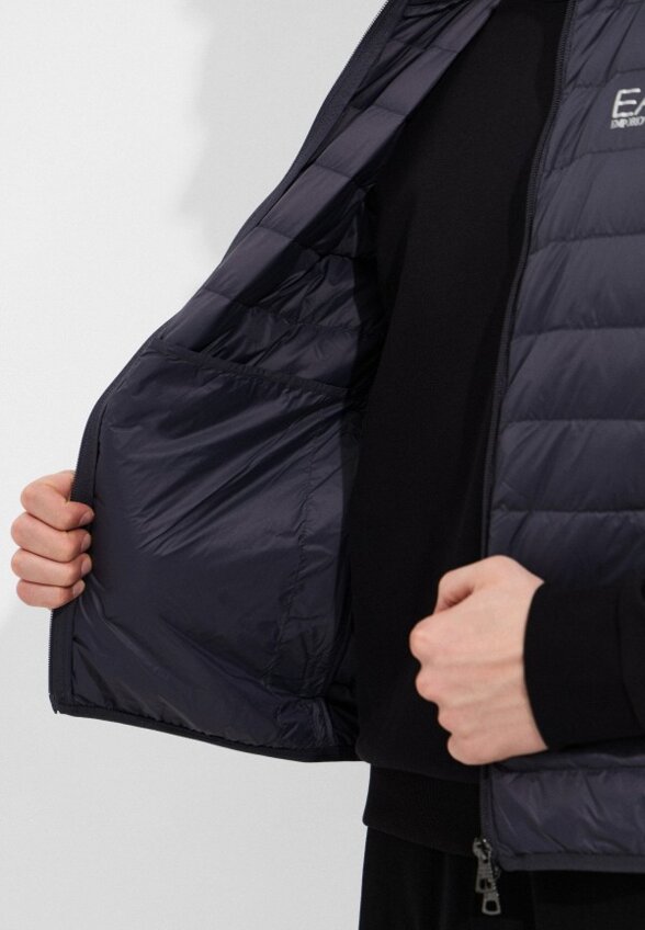 Жилет утепленный EA7