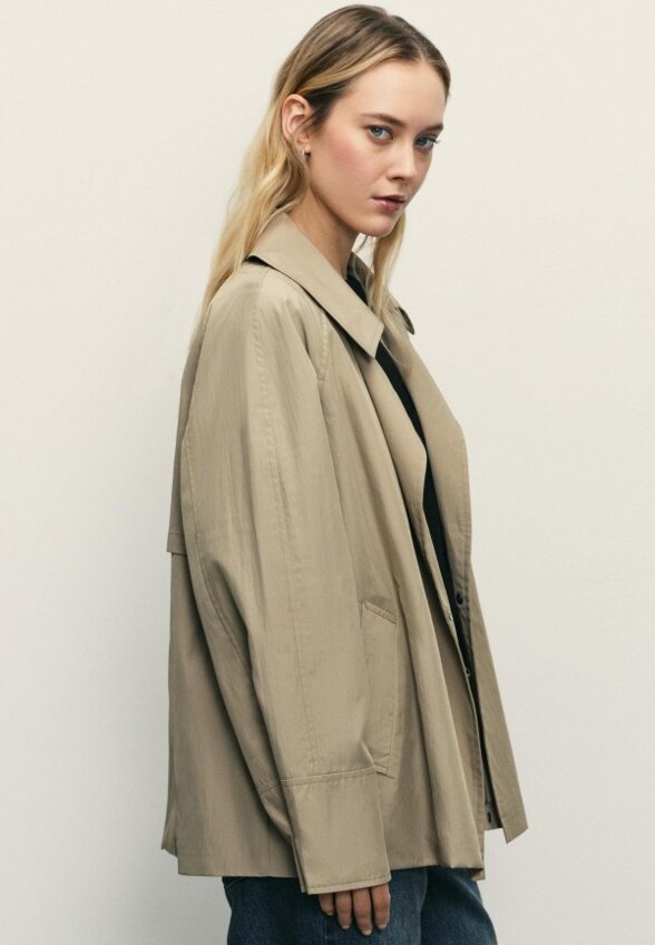 Ветровка Zarina