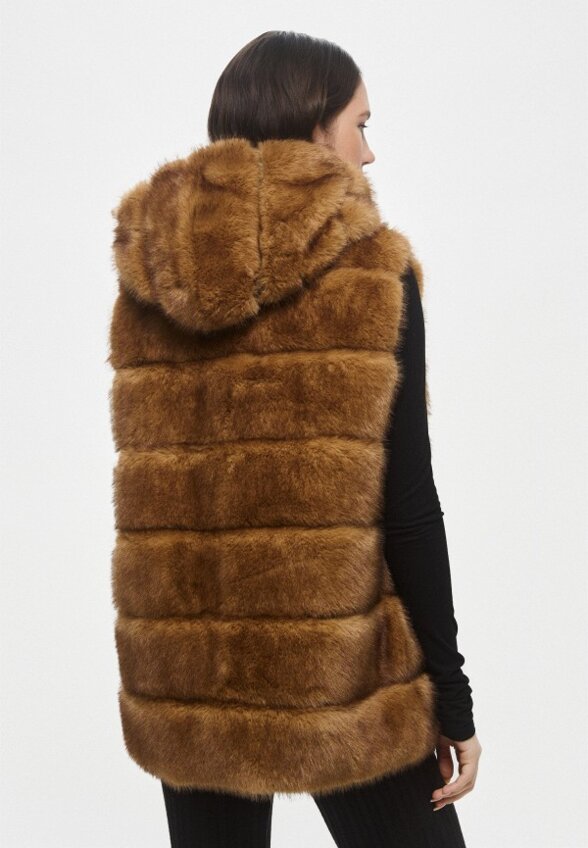 Жилет меховой Max & Moi