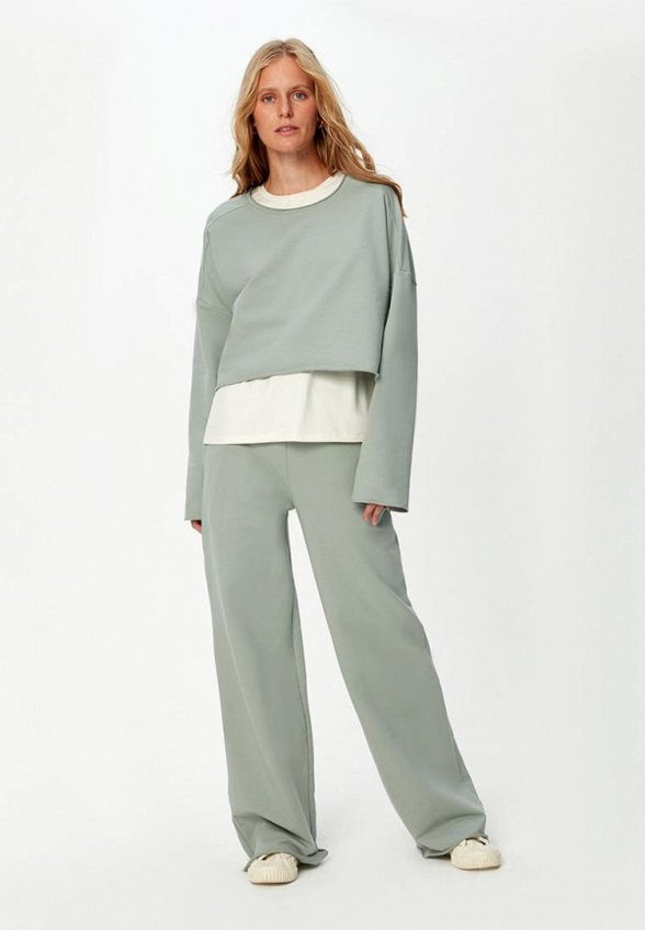 Свитшот Bstatement