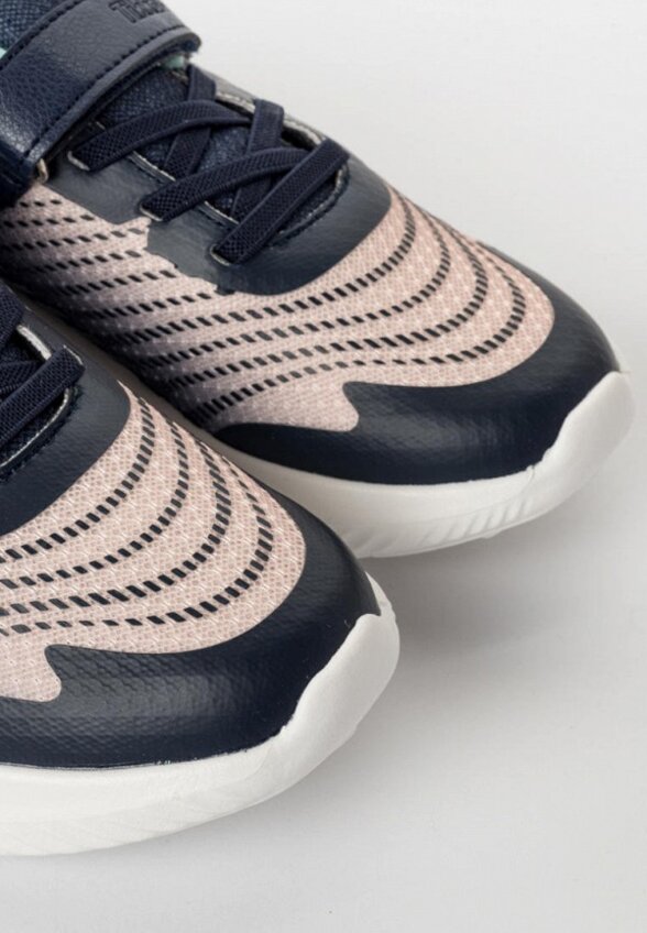 Кроссовки Tikkago