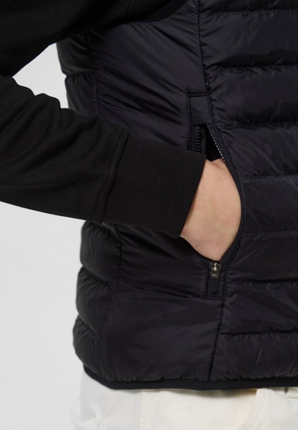 Жилет стеганый Lacoste