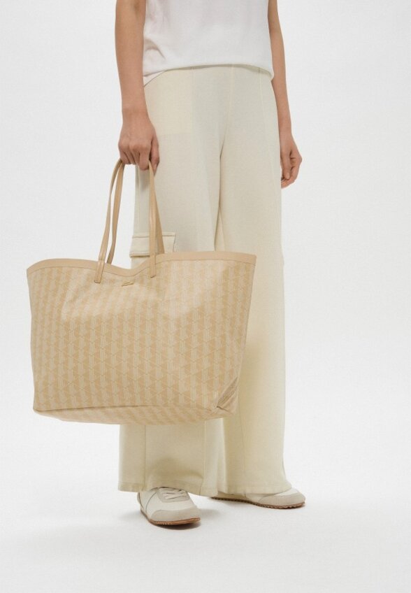 Сумка и косметичка Lacoste