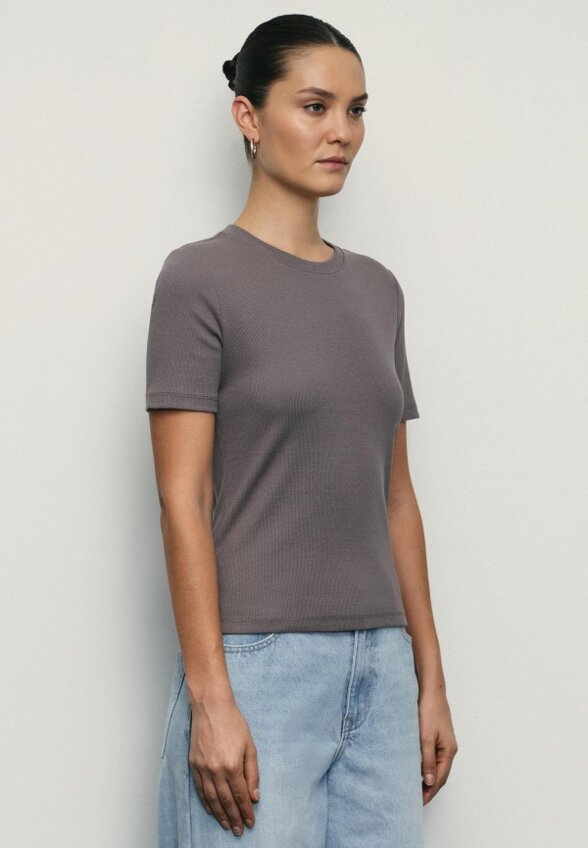 Футболка Zarina