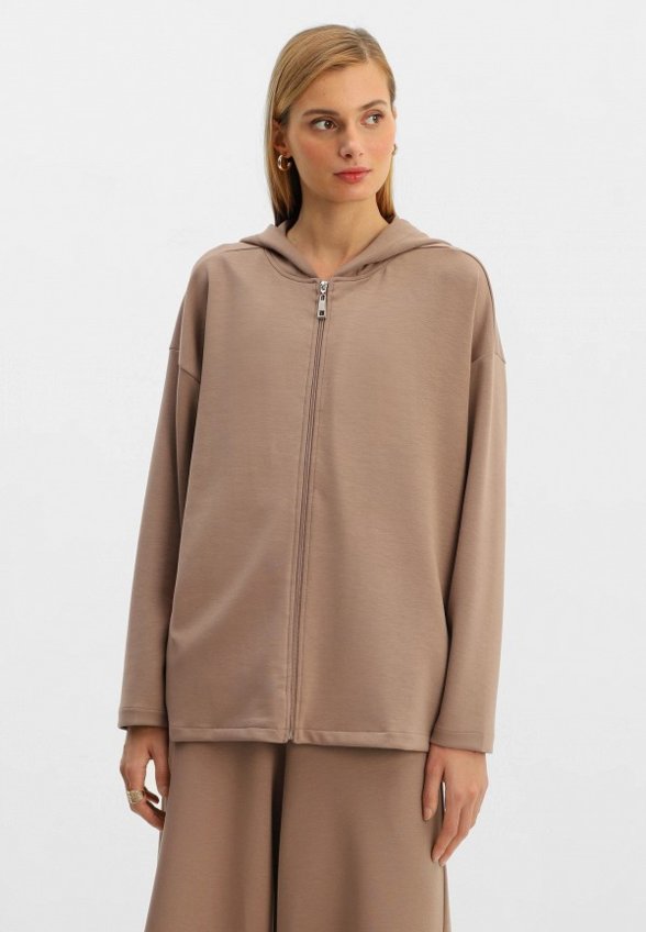 Толстовка Nominee